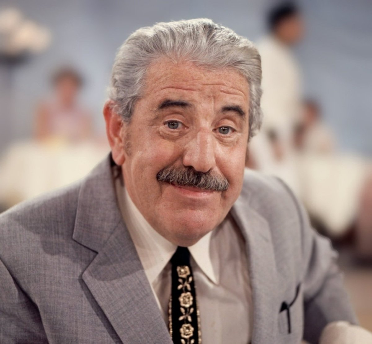 ⚡️Schauspielerei und großes Theater 
waren immer sein Leben.
Dieses Jahr wäre er 116 Jahre 
alt gewesen.
Wer erinnert sich noch 
an einen vielseitig begabten
deutschen Volksschauspieler 
mit Leib Seele?  🙂