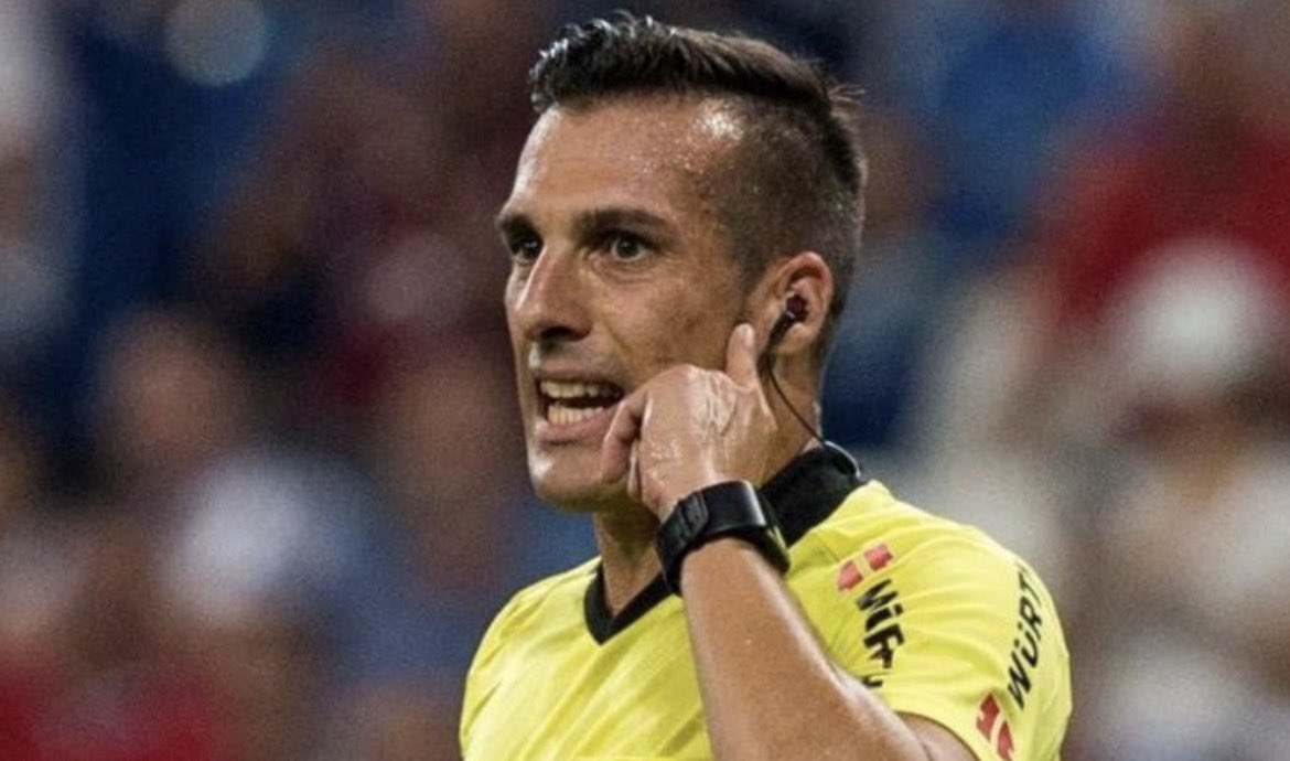 Footballdayy10's tweet image. #Décla 🎙️: Xavier Estrada Fernandez (ancien arbitre) 🇪🇸:

« Lorsque j'ai expulsé Cristiano Ronaldo en 2009, 𝗷'𝗮𝗶 𝗽𝗮𝘀𝘀𝗲́ 𝗽𝗿𝗲̀𝘀 𝗱𝗲 𝗱𝗲𝘂𝘅 𝗮𝗻𝘀 𝘀𝗮𝗻𝘀 𝗮𝗿𝗯𝗶𝘁𝗿𝗲𝗿 𝗱𝗲 𝗺𝗮𝘁𝗰𝗵𝘀 𝗱𝘂 𝗥𝗲𝗮𝗹 𝗠𝗮𝗱𝗿𝗶𝗱.

Après ce match, en rentrant chez moi, j'ai reçu…