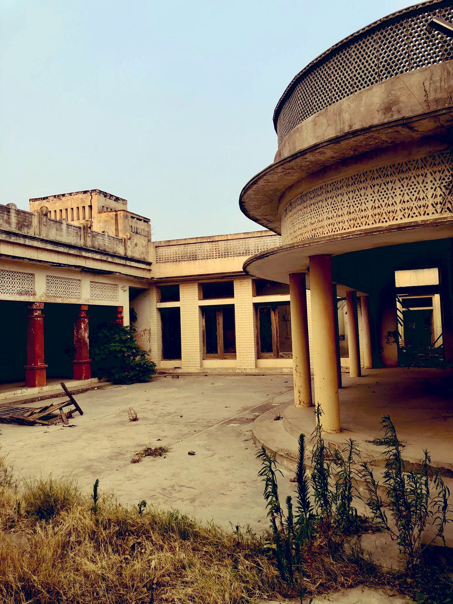 _rsk910's tweet photo. Best of 2025 - #4
I don’t find buildings interesting unless there is history
This is my ancestral house, built early 1900s, renovated few times but abandoned 30 yrs.
I took this pic before the fresh renovation started.
Intend to preserve it.
#Ancestory #BestOf2025 https://t.co/BHV2OR777x