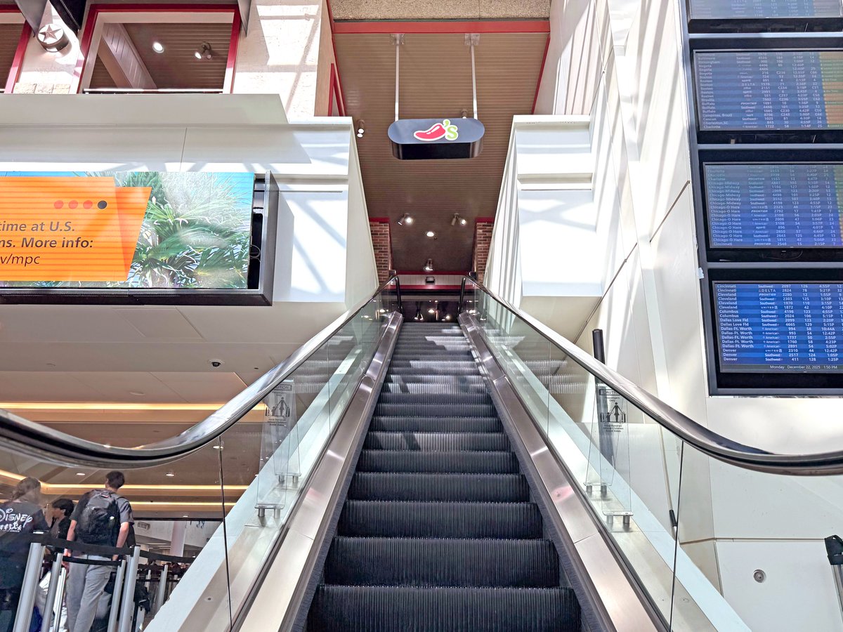 MCO's tweet image. Chili's has been a longtime favorite for so many travelers who have taken the "stairway to heaven." Over the years, you've shared plenty of queso &amp;amp; memories. On Dec. 31, 2025, @Chilis will permanently close. Visit one last time, raise a glass &amp;amp; toast this wonderful partnership.🥂