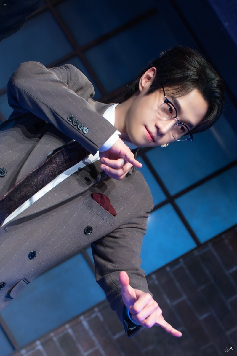 251226 밤 보더라인 피처링   

페브러리 #박주혁

우리 대표님 주 무기는 카람빗인데..
왜 이리 자세가 세일러문