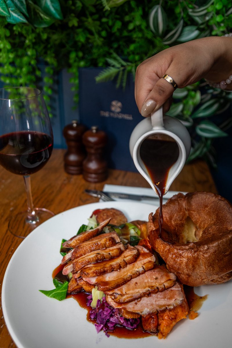 WindmillClapham's tweet image. If Boxing Day feels like Sunday… we’re doing it right. Roasts on call, duck roast included 🦆

#youngspubs #boxingdaystyle #roastsession