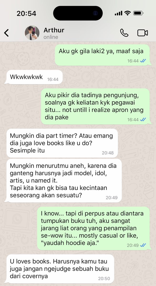 nocterinhs's tweet photo. "Diam-diam, aku ingin melihatmu diantara rak-rak buku itu. Aku ingin mengenalmu." https://t.co/nAuGUmTSus