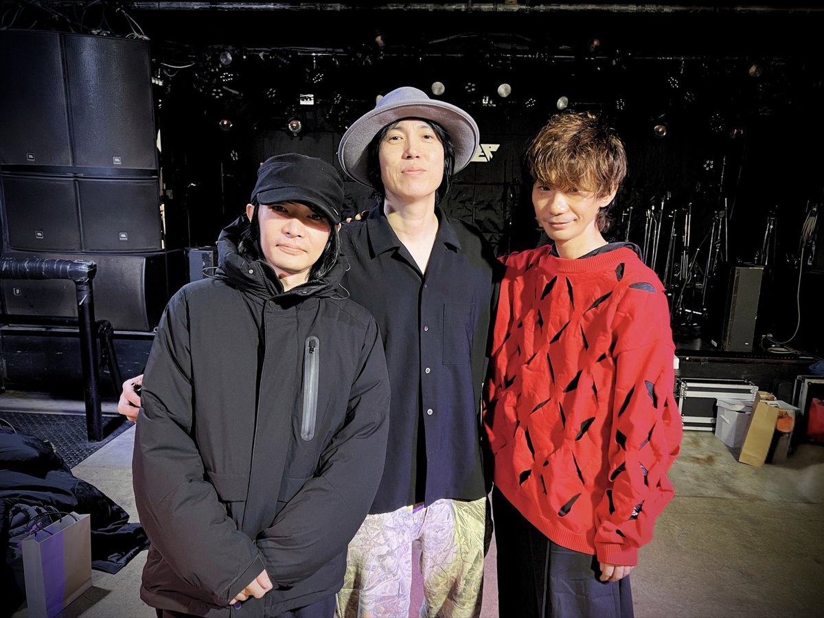 昨日は「chant de Noël 2025」へお集まり頂き、ありがとうございました！お陰様で今年で3年目の開催となりました🎄

終演後、門田さん、そして毎年駆け付けて下さっている木下さんと📸

メレンゲは来年の東名阪ツアーも発表となりましたので、こちらも是非チェックしてみて下さい！

#merengue_jp