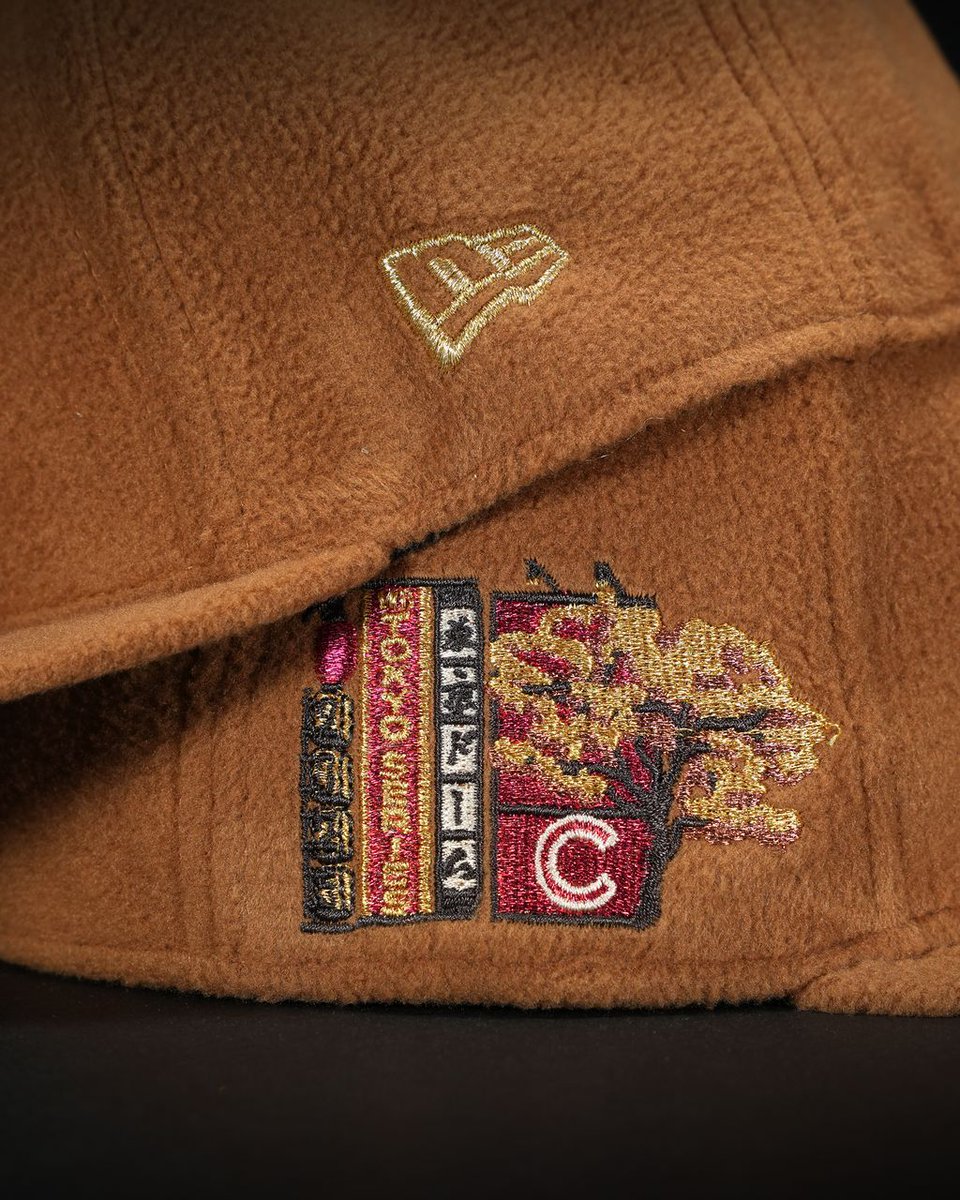 TopperzStore's tweet image. 🧢 19:00 CET / 1PM EST – FLEECE BEARS PACK DROPPING TONIGHT 🐻❄️  
Chicago Cubs 🐻 in soft fleece with deep sidepatch details  
Knoxville Smokies 🐾 with big bear energy &amp;amp; premium texture

Only at @topperzstore &amp;amp; @topperzstoreusa – super limited drop.  
Which one’s your pick? 👀