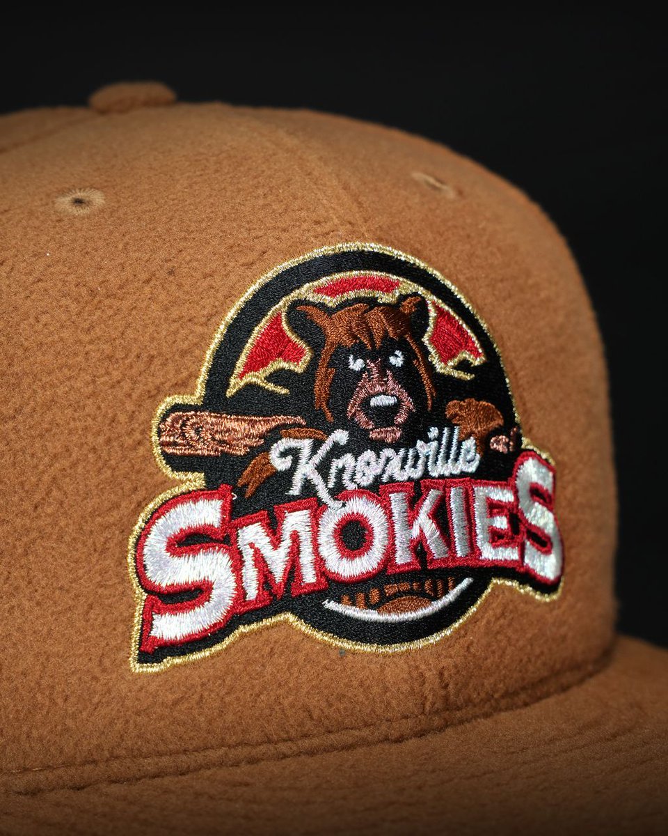 TopperzStore's tweet image. 🧢 19:00 CET / 1PM EST – FLEECE BEARS PACK DROPPING TONIGHT 🐻❄️  
Chicago Cubs 🐻 in soft fleece with deep sidepatch details  
Knoxville Smokies 🐾 with big bear energy &amp;amp; premium texture

Only at @topperzstore &amp;amp; @topperzstoreusa – super limited drop.  
Which one’s your pick? 👀