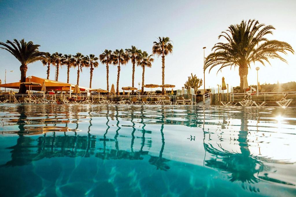 lodging world tweet media