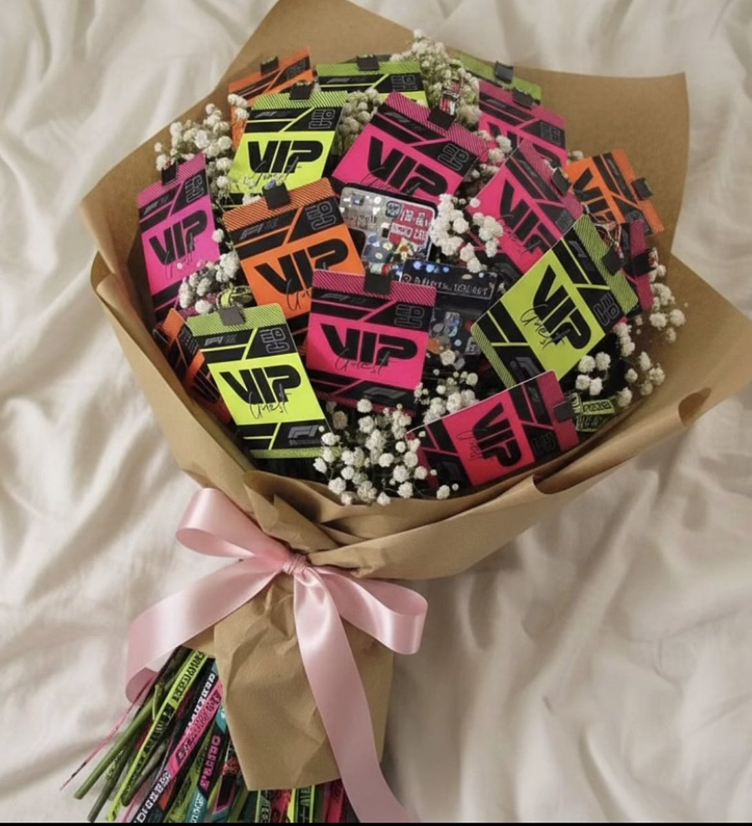 ScrewderiaF1's tweet image. The only bouquet girls want