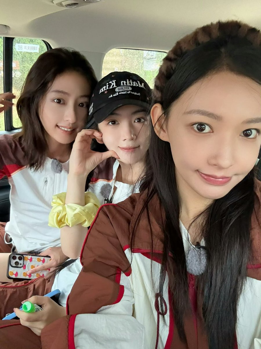 xiaoxiaomiii_'s tweet photo. #ChengXiao weibo update
“I will always treasure this bittersweet, tearful, and cool party memory. Next time we meet, we’ll definitely bring even cooler stories!”
#程潇
#HaveFunS4 https://t.co/jGEi9pu5Jd