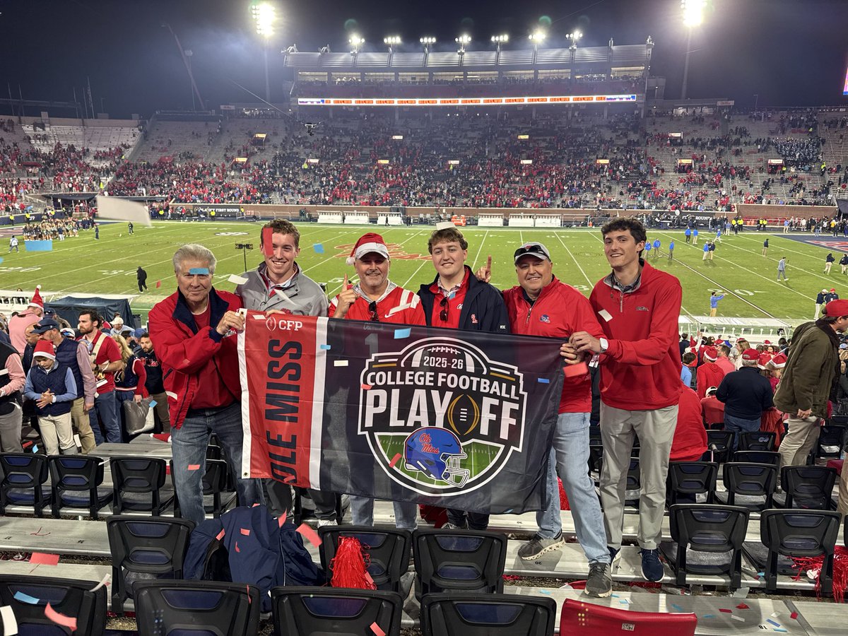 Circle2TheGrove's tweet photo. Merry Christmas and Happy New Year from 
“THE LINK - Circle To The Grove” tailgate.   

9-0 in Oxford at THE VAUGHT, what a time to be alive.  GO Rebels and #HottyToddy https://t.co/TmRe2wXj9J