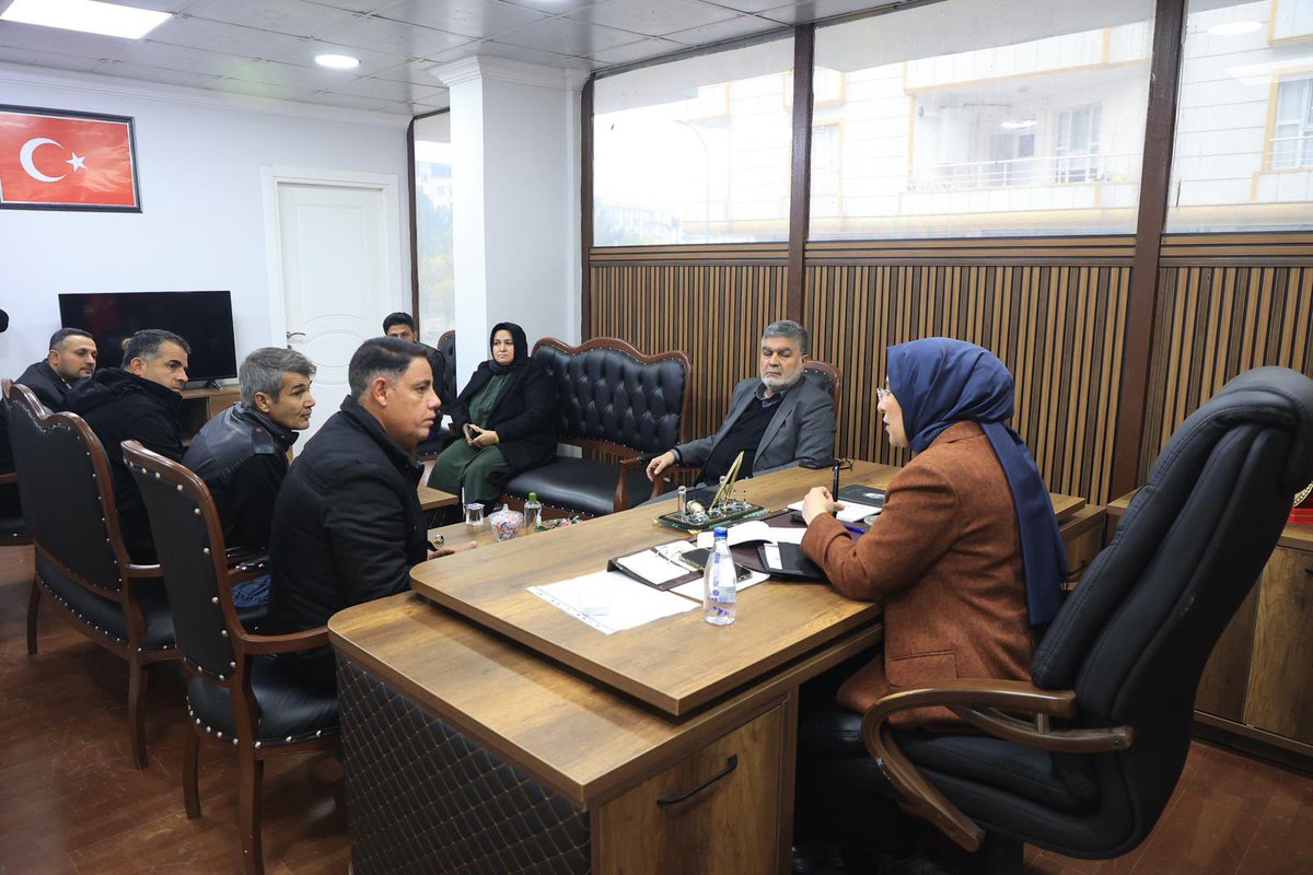 📍 #Viranşehir 

AK Parti İlçe Başkanlığımızda vatandaşlarımızla bir araya geldik,  görüş ve taleplerini dinledik, önerilerini not ettik. 

Kutlu davamıza kendilerini adayan AK Kadrolarımızla güzel ilçemiz, Şanlı Şehrimiz ve ülkemiz için Cumhurbaşkanımız Sayın Recep Tayyip