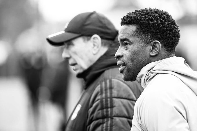 riomavuba's tweet image. Une pensée émue pour JL GASSET et surtout ses proches. Le football français perd un de ses plus grands entraîneurs et surtout un grand homme. Merci pour tes conseils 🙏🏾🖤