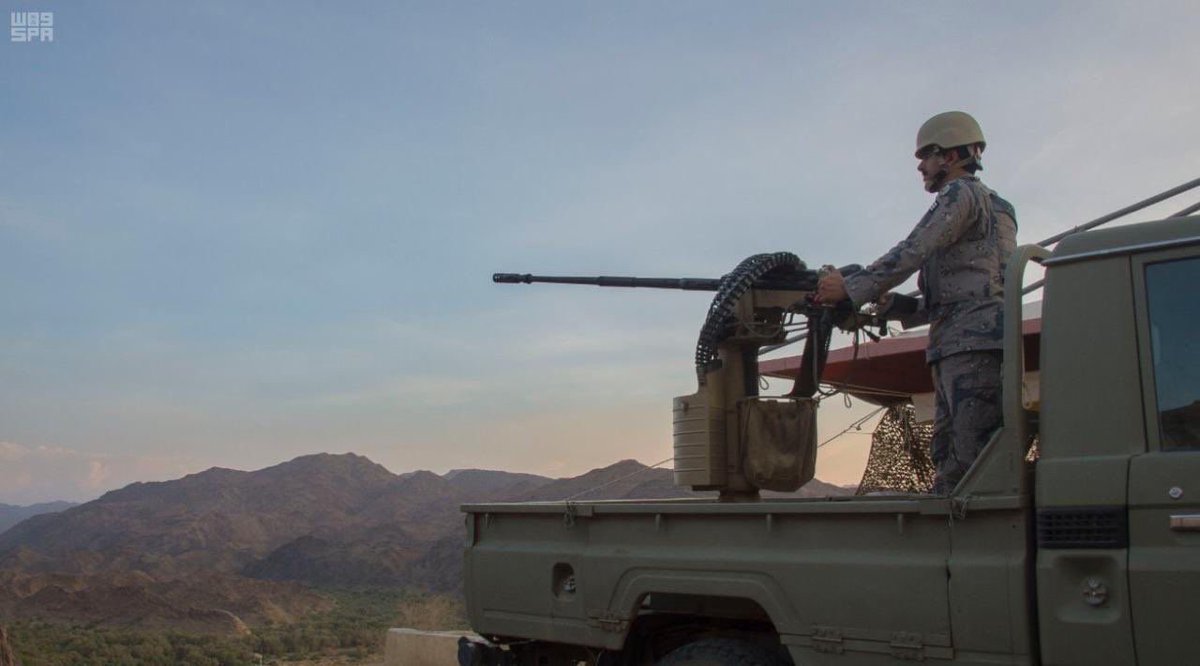 لجنودنا على الحدود مواقف بطولية 
وشجاعة وهمة في الذود عن وطننا
فاللهم انصرهم واحفظهم وردهم إلينا سالمين..

اللهم اشف مرضانا 
وارحم موتانا
واجعل وطننا آمنًا مطمئنًا يا رب العالمين 🇸🇦🙏🏼