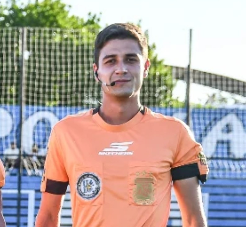 col_arbitros's tweet photo. Daiana Ilari será la Arbitra este Domingo 28/12 de la FINAL (vuelta)🏆 del Clausura 2025:  Atlético Chascomús Vs Napoli Argentino 1ra Division, estara acompañana por Iván Echagüe y Juan Martín Rodríguez en las bandas y Valentín Lobelos de 4to. https://t.co/trIdFBBsYb