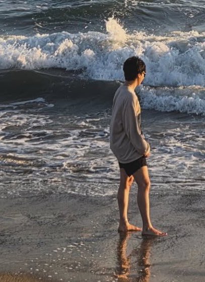 jiminbeakie's tweet image. jimin’s love for the beach