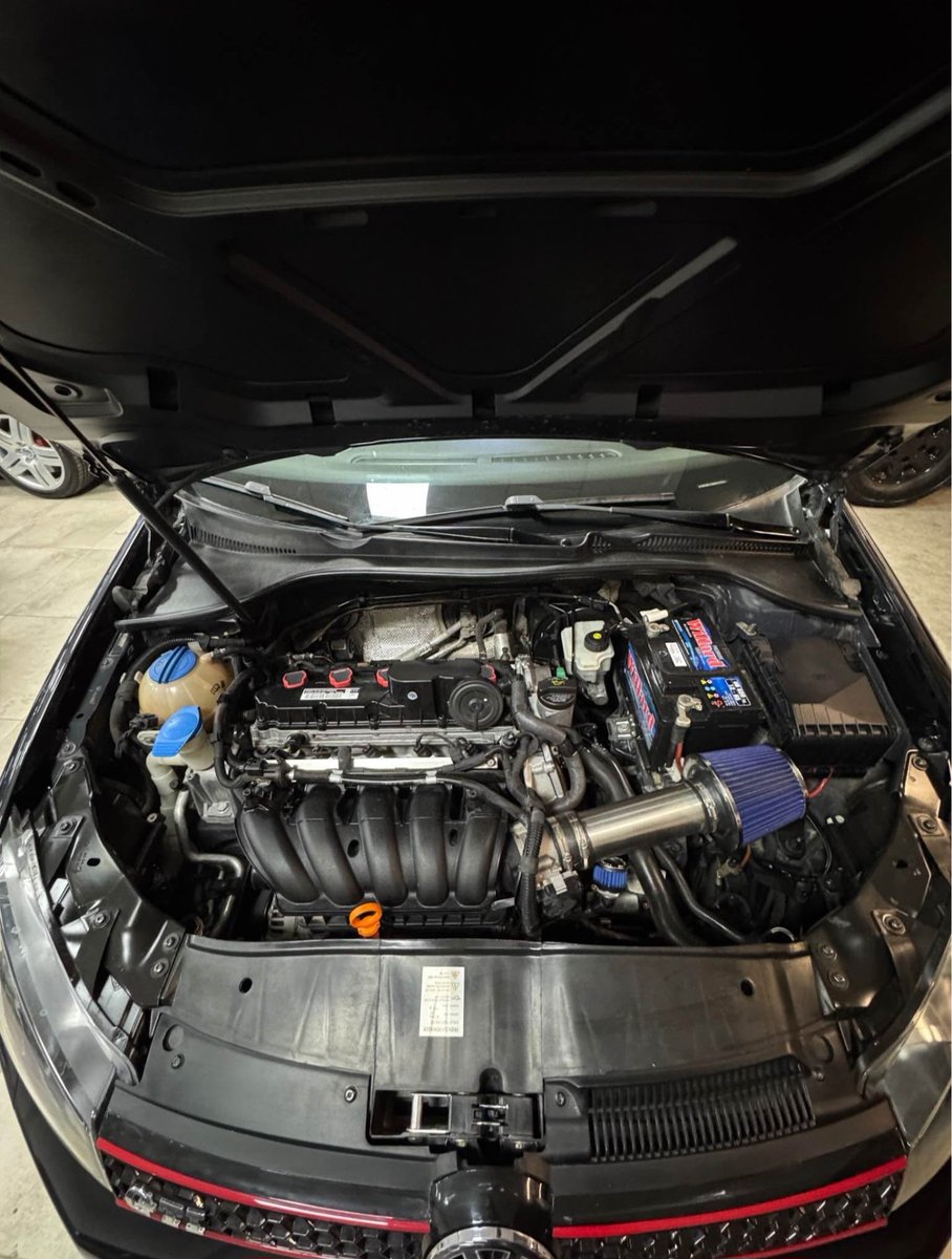 RomanBrunori's tweet photo. 😍 Lo ví y me enamoré. 

Vento variant con look Gti Mk6. 

Con el mítico 2.5 5 cilindros con caja manual. 

Tiene escape completo y admisión (calculo repro tmb). No me sorprendería que ande igual o más que un Gti stock. 

Toda la facha, todo el sonido, por un precio no tan descabellado. 

Me gusta ver estos bichos originales, en mi opinión le queda MUY bien todo el look Gti, la altura está nopor.