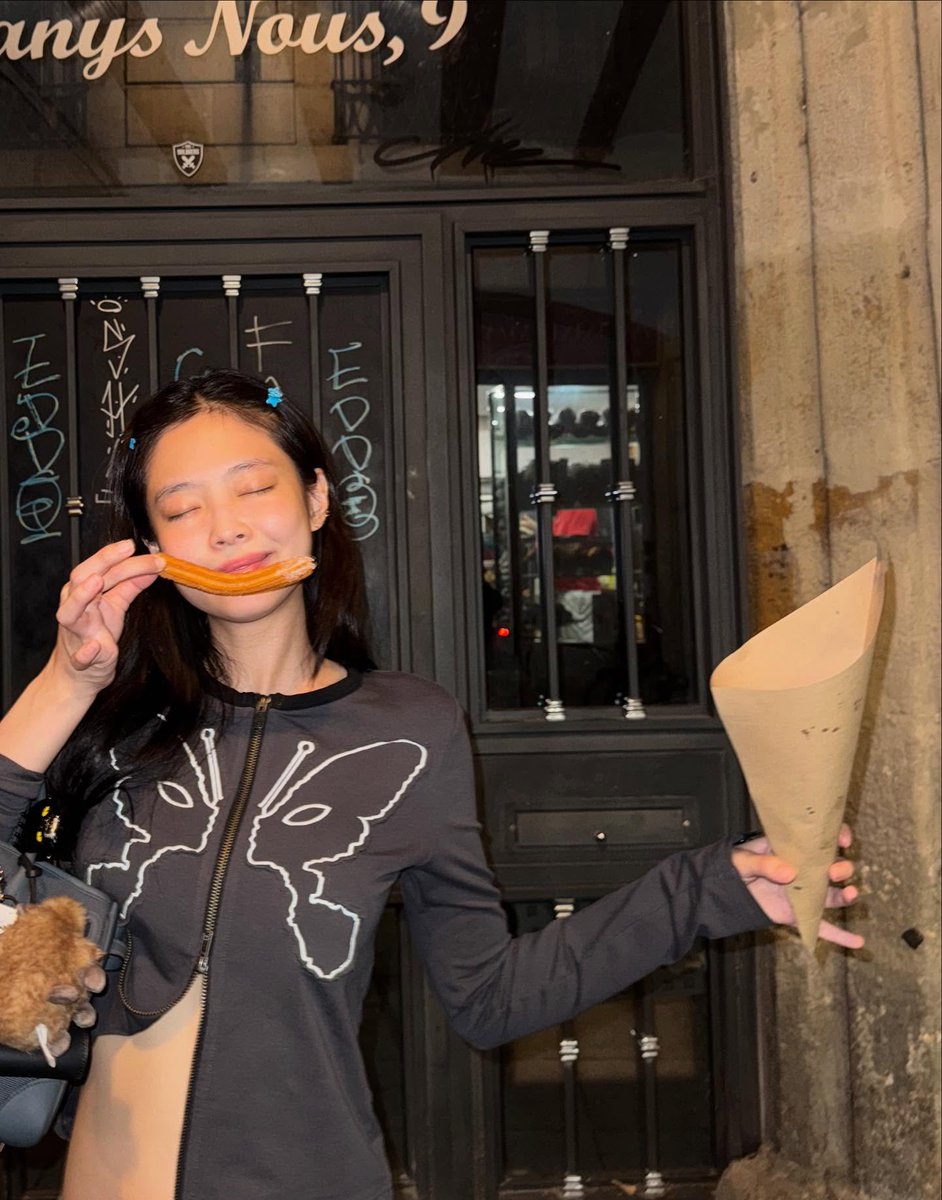 isabelle, tweet media