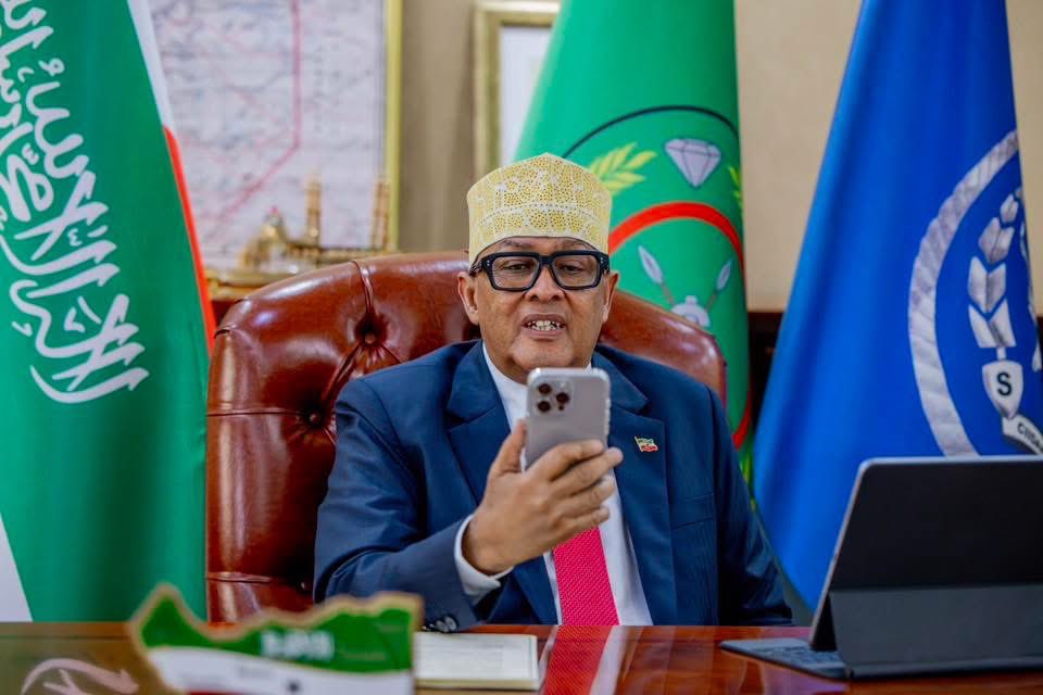 Hibak Gamute. Garyaqaan tweet media