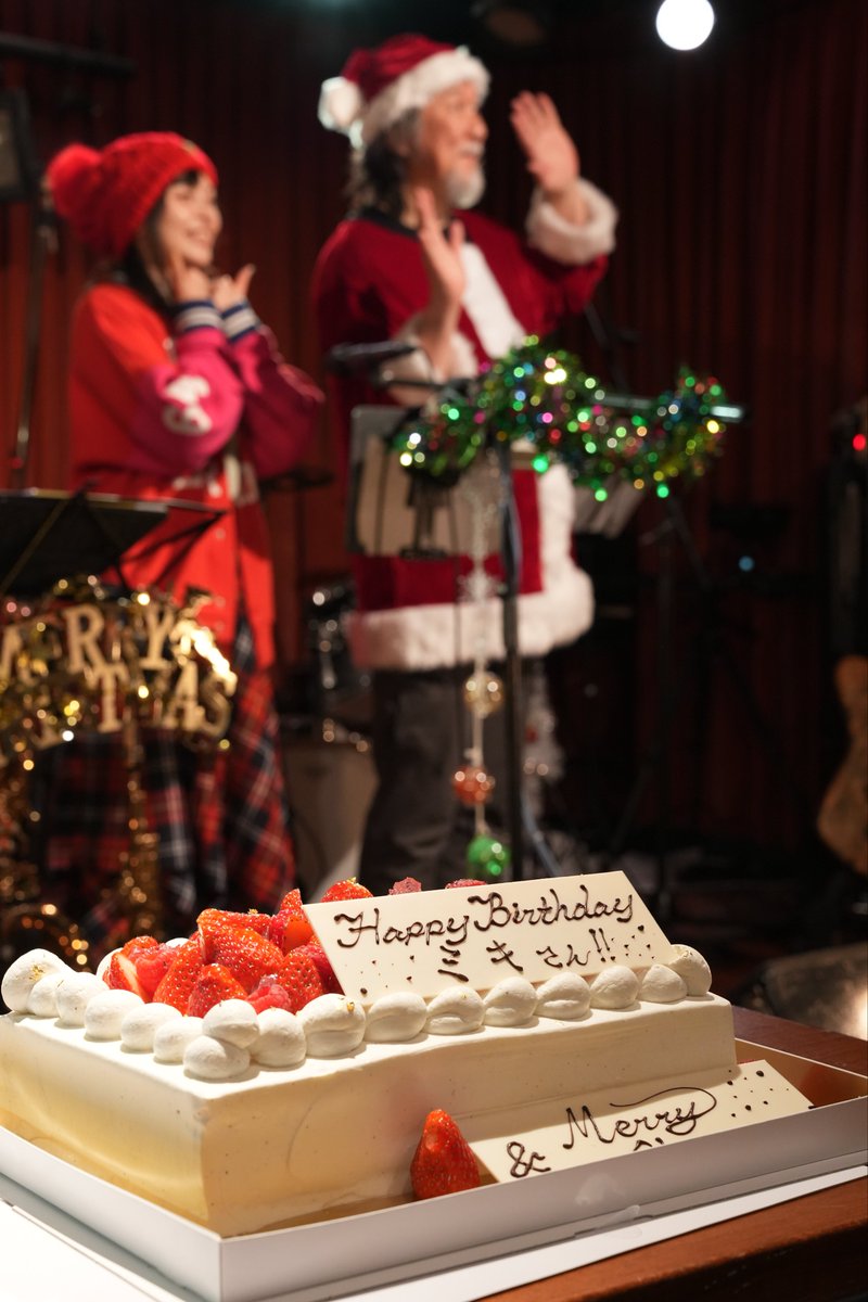 aran_kikushi's tweet photo. KURUMIKI × dizz and Friends Christmas Night 振り返り その⑨

最高に🎄な聖夜をありがとうございました！
音楽な🦌〜🛷 🎁 を確かに受けとりました。

寒さに負けない 心あったかい 日になりました。
そして…美希さんHAPPY BIRTHDAY！🎉 🍰

#KURUMIKI
#dizz https://t.co/6qRLiSTKdu