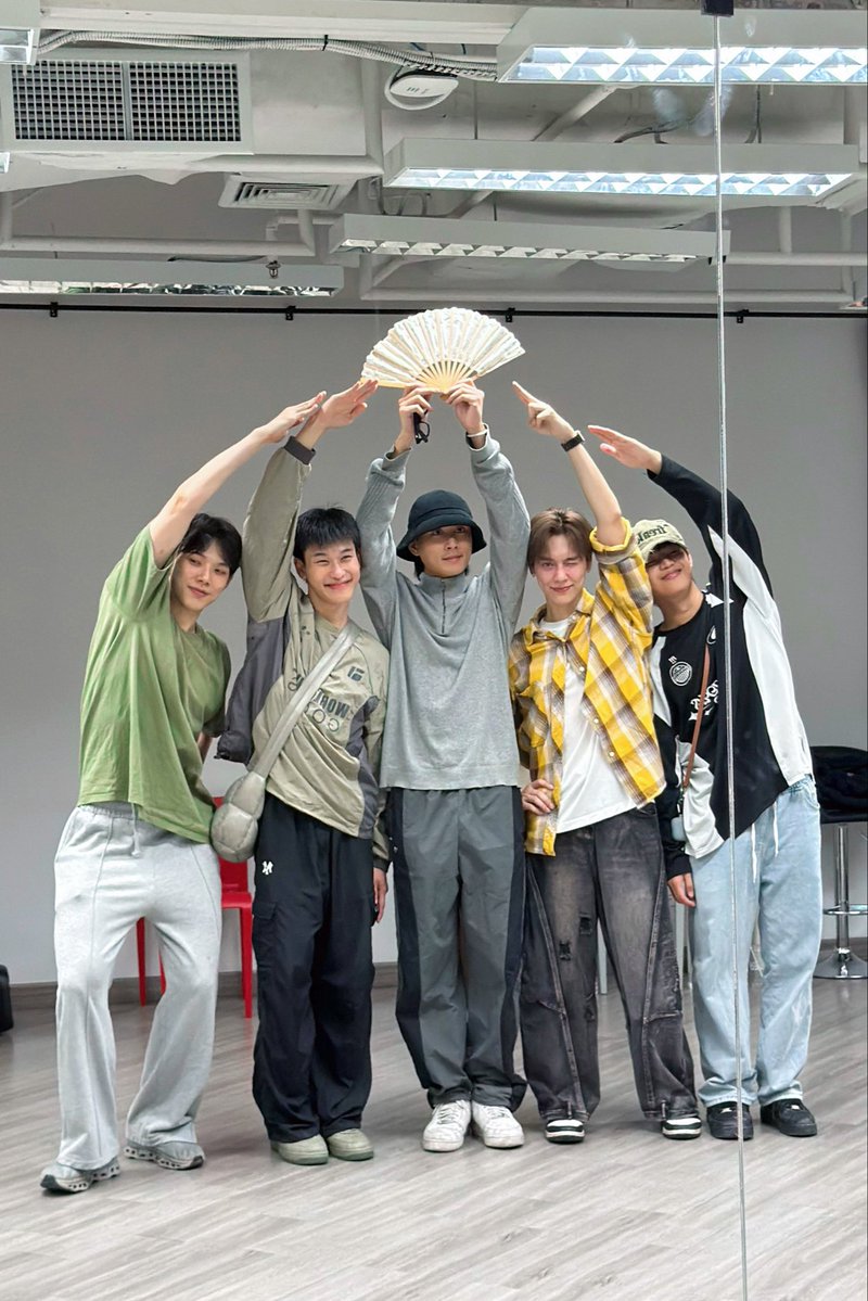 LAZ1_OFFICIAL's tweet image. เมอรี่คิดถึงมากนะค้าบบ ~ 🎄❤️ 👶🏻
#LAZ1