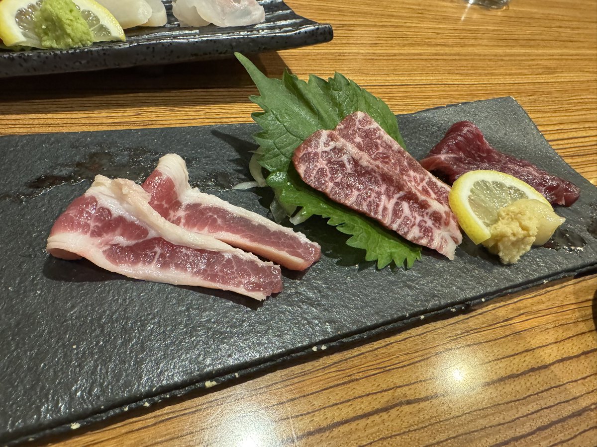 plus_pso2's tweet photo. ぼっち旅3日目
博多から熊本へ
博多で朝ラーメン？からの
熊本で
馬刺し
馬つくね
馬バラヒモの塩焼き https://t.co/qkXbfQ2YgR