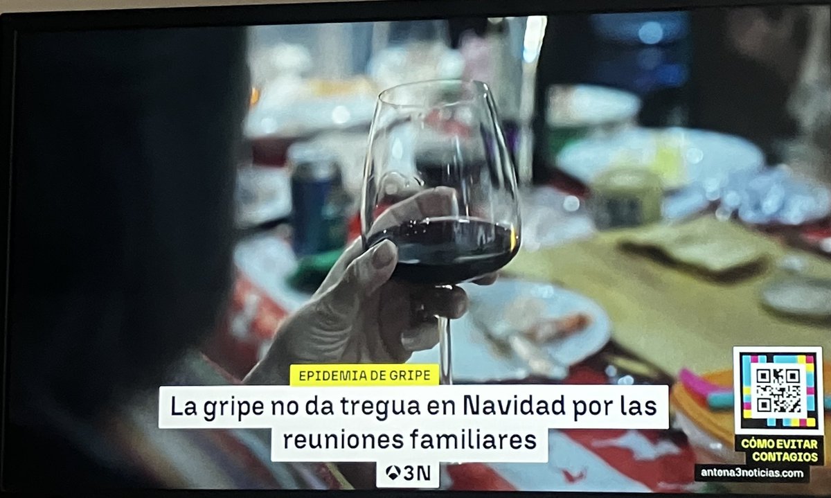 Titingo9's tweet image. Es que a quien se le ocurre quedar con familiares en Navidad.