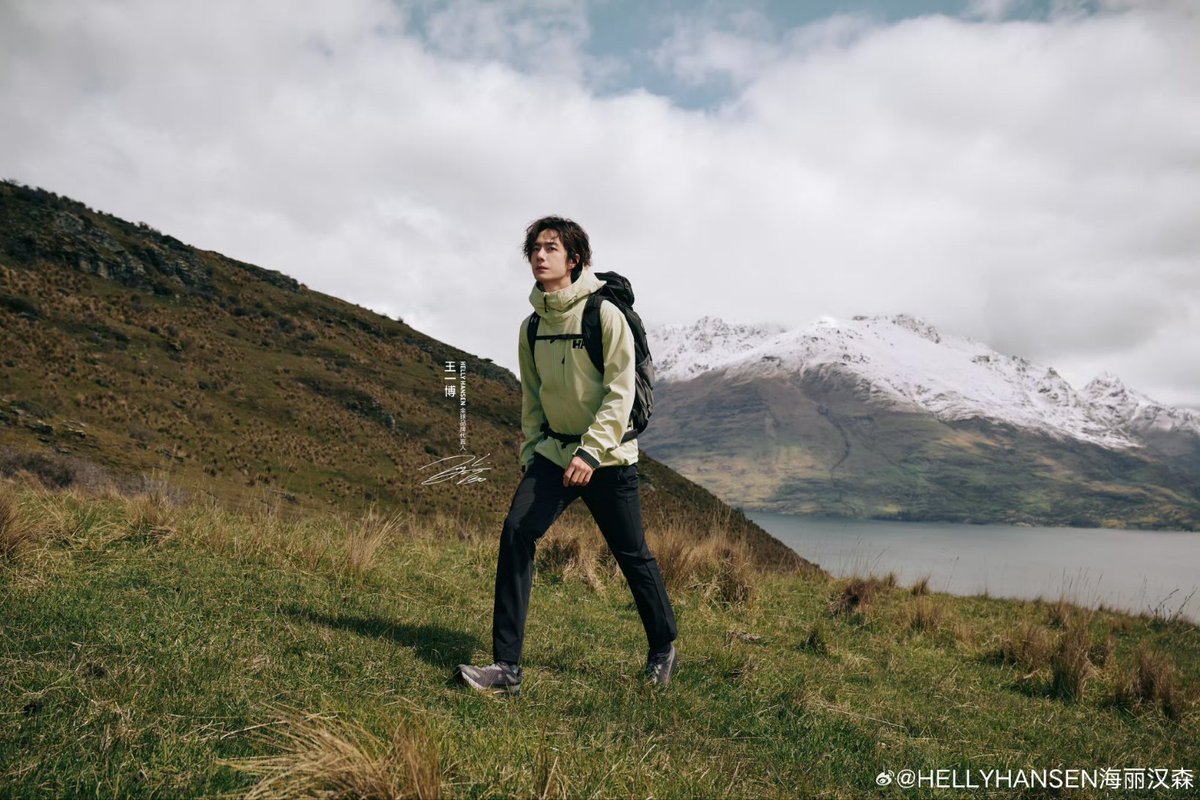 ヤヨマウンテンビューページ Wild plants grow freely in the wild. The mountain rocks stand