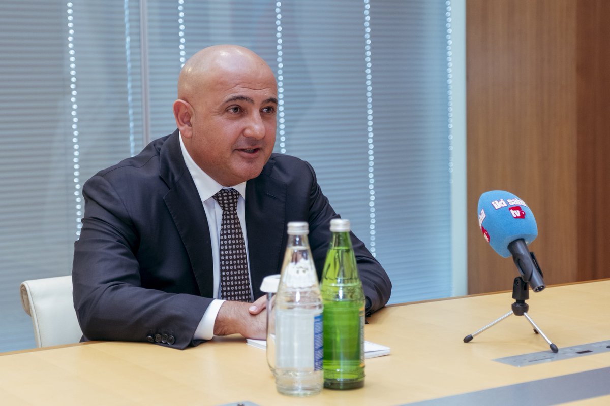 SOFAZOfficial's tweet photo. 🇦🇿 ARDNF-nin İcraçı direktoru İsrafil Məmmədovun “İki sahil” qəzetinə verdiyi müsahibəsini aşağıda qeyd olunan linkə keçid edərək oxuya bilərsiniz:
Link: https://t.co/w38GHla9SV
#ARDNF #SOFAZ #İkiSahil https://t.co/1wGhyt1NSs