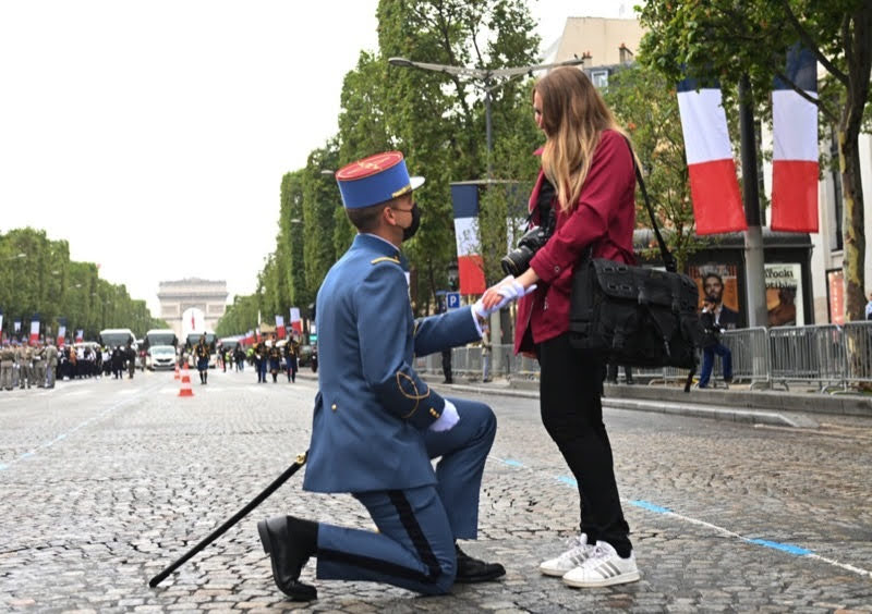 🥰 das war wirklich so : einfach s, wie der Offizier ihr am 14.7. den Antrag macht❗💓