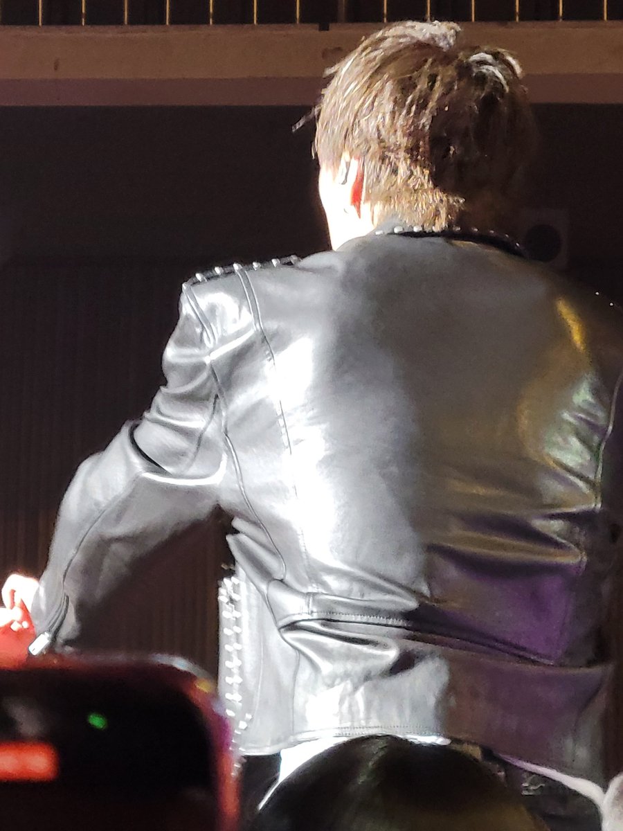 저는... 저는 등판을 정말 사랑하그등요

#강승윤 #KANGSEUNGYOON #YOON #위너 #WINNER #PASSAGE2_CONCERT_TOUR