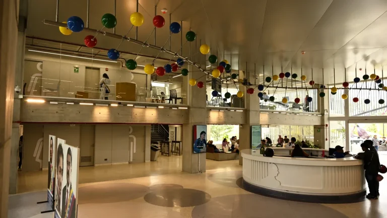 #26Dic

Un año de sueños, ciencia y futuro

La Universidad Nacional de las Ciencias “Dr. Humberto Fernández-Morán” está tejiendo una historia formidable desde su primera cohorte.

✍️Gabriela Jiménez Ramírez

📰lainventadera.com/2025/12/13/un-…