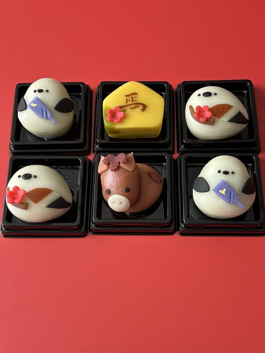 tsukushimakita's tweet photo. 🍡出店情報🍡

12月27日(土)〜31日(水)
10時〜17時

ウィングベイ小樽　2F ハイタッチコート
⚠️今年は2階です！

口取りは28日から販売予定です。
毎年売り切れるので、ご希望の方はご予約もできます！

小樽未来創造高校の生徒さんとのコラボまんじゅうも販売します！ https://t.co/XwzNIb4lEY