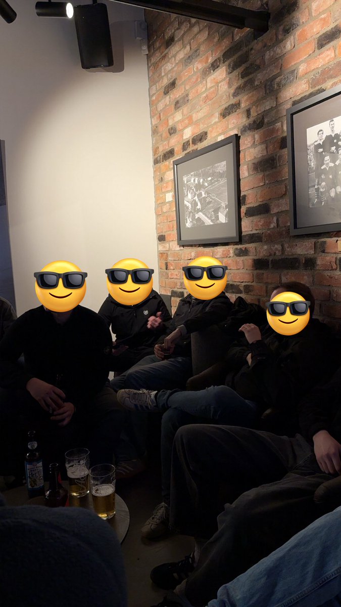 Han ene i adidas sko tweet media