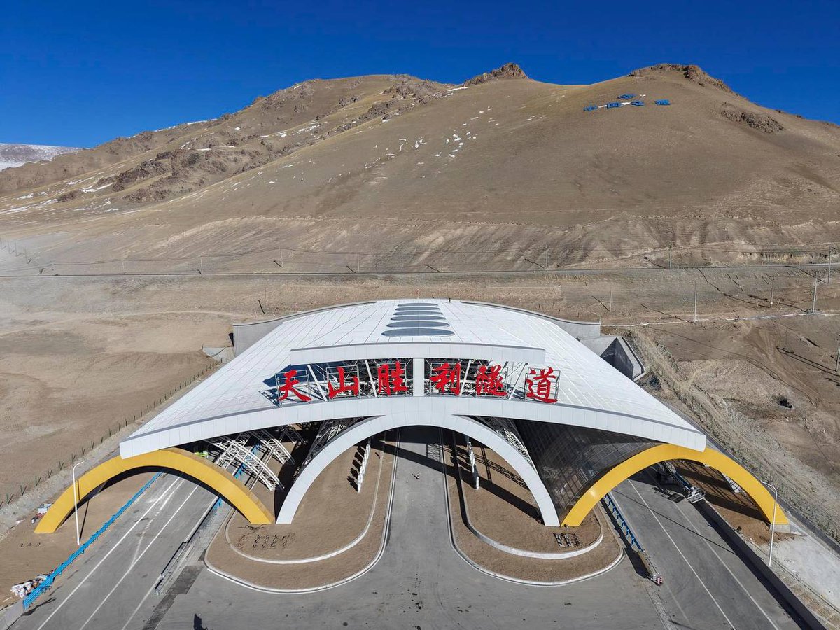 🇨🇳Las autoridades chinas inauguraron oficialmente un túnel de alta velocidad de más de 22 km de longitud
Reduce el tiempo de viaje por terreno montañoso de varias horas a 20 minutos.
EN LO QUE ERA ESPAÑA, CONSTRUYEN SUBNORMALES PUROS EN LAS AULAS Y DROGATAS DE ARNm 🤮 Y BOZAL⚰️💉