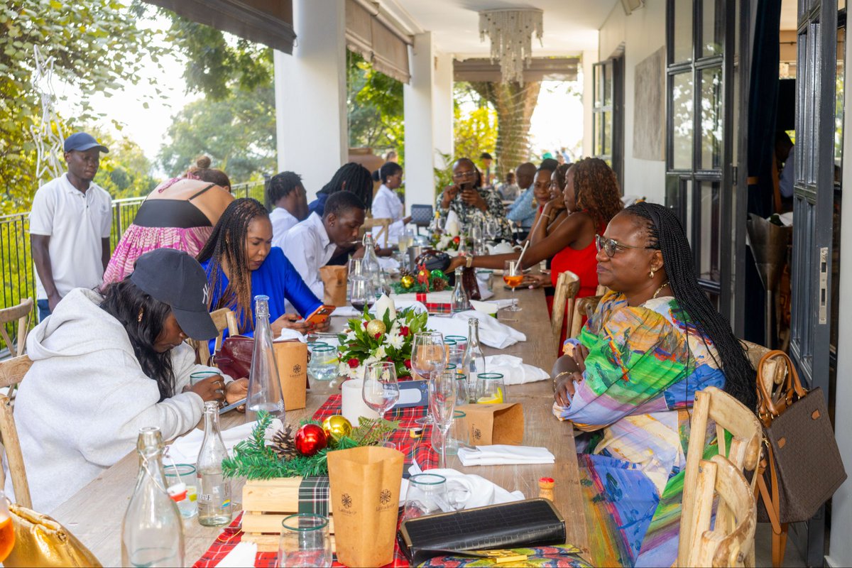 Latitude 0° tweet media