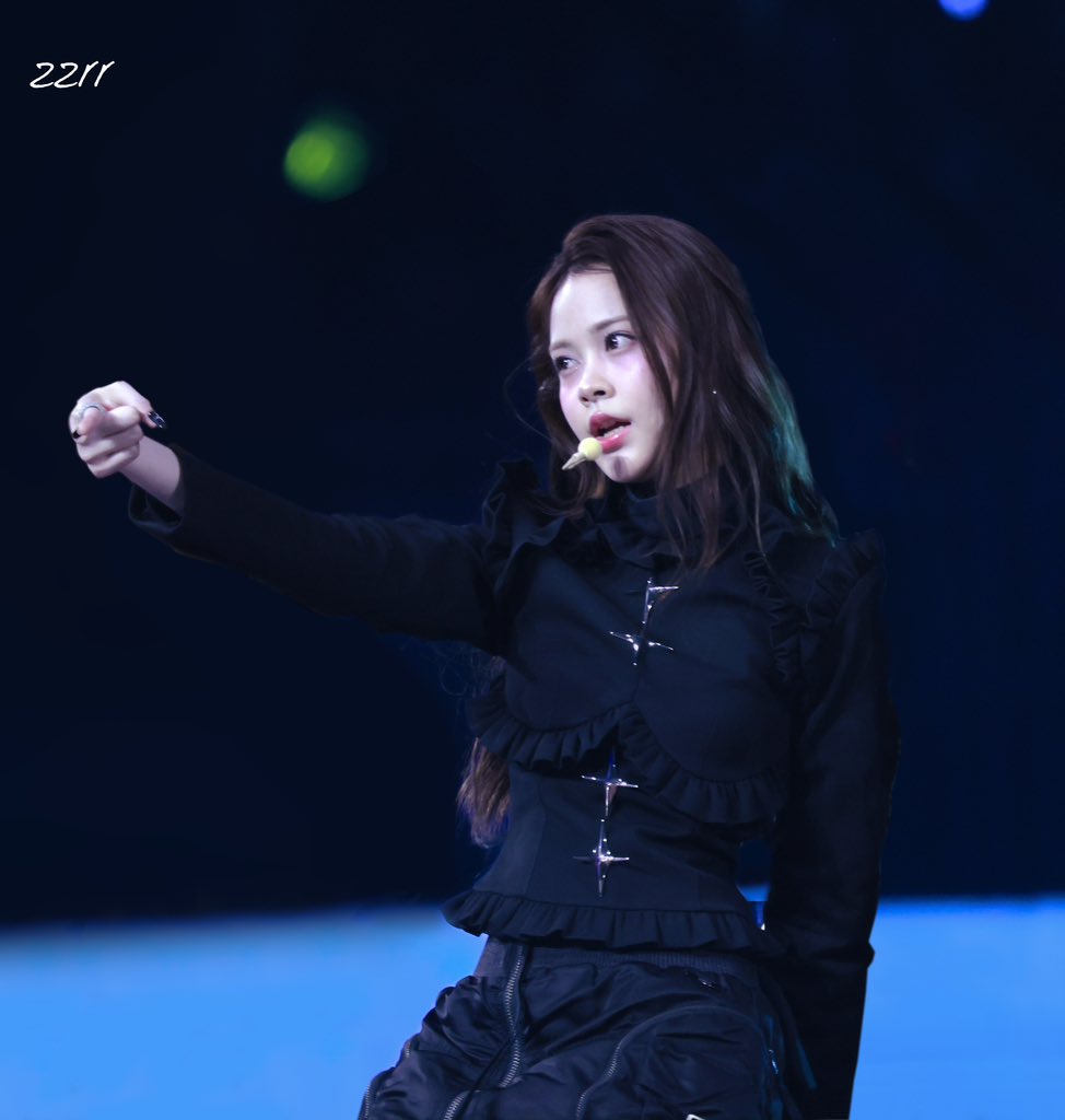 BingZjb's tweet photo. 251225 SBS 

#CARMEN #카르멘 
#Hearts2Hearts https://t.co/mAKq1uBwTt