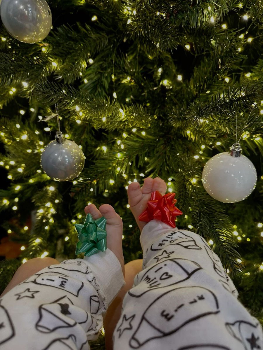 pperfod's tweet image. ⠀⠀⠀⠀⠀
⠀⠀⠀⠀    @pperfod 
    Primera navidad juntos🎄