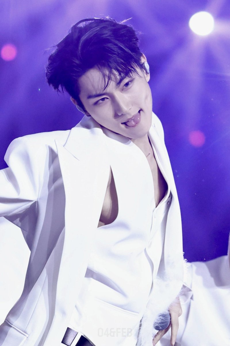 THIS JUNGWON PHOTO OH MY GOD????