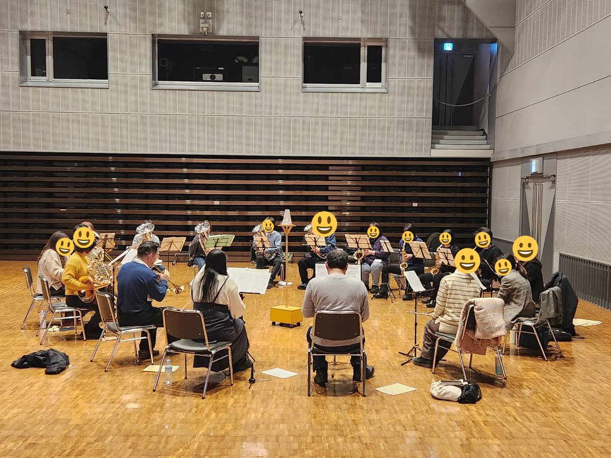 mitsukeshisui's tweet photo. 今日の練習は20人程集まって基礎トレした後にナイルの守りとYou Raise Me Up の2曲を吹き納め年内の団の活動は終了。新年は1/10より練習開始。
来年の6月と12月のコンサートの予定も決まり足を運んで下さるお客さんの為に練習に励みます💪
練習帰りはアイスバ〜ン😣
では皆様良いお年をお迎え下さい🌄 https://t.co/yQyx0W4PZq