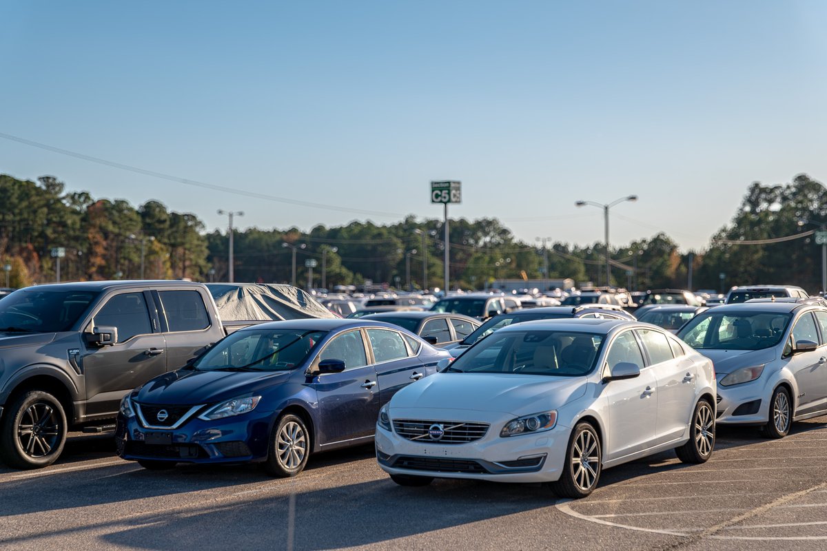RDUAirport's tweet photo. ICYMI: Park Economy 4 converts to employee-only parking starting Jan. 2.
Four reasons to be excited for the expanded Economy 3:
π
ΏοΈ 7,000 new spaces
β‘ EV charging
π» New restrooms and amenities
β»οΈ More environmental features
Read more β‘οΈ https://t.co/eKfkIydkZp
#TransformRDU https://t.co/4rOBnLByC8