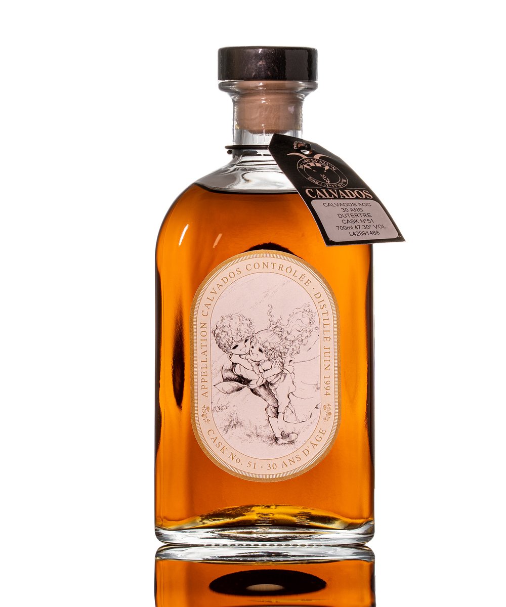 cafebleunet's tweet image. 萩尾望都先生のイラストがラベルになったお酒ができました。先生の画業55周年・アングレーム国際漫画祭〈特別栄誉賞〉受章記念で「ポーの一族」ラベルの30年熟成カルヴァドス “Vampanella” が販売されます。
hagiomoto.info/?p=1768