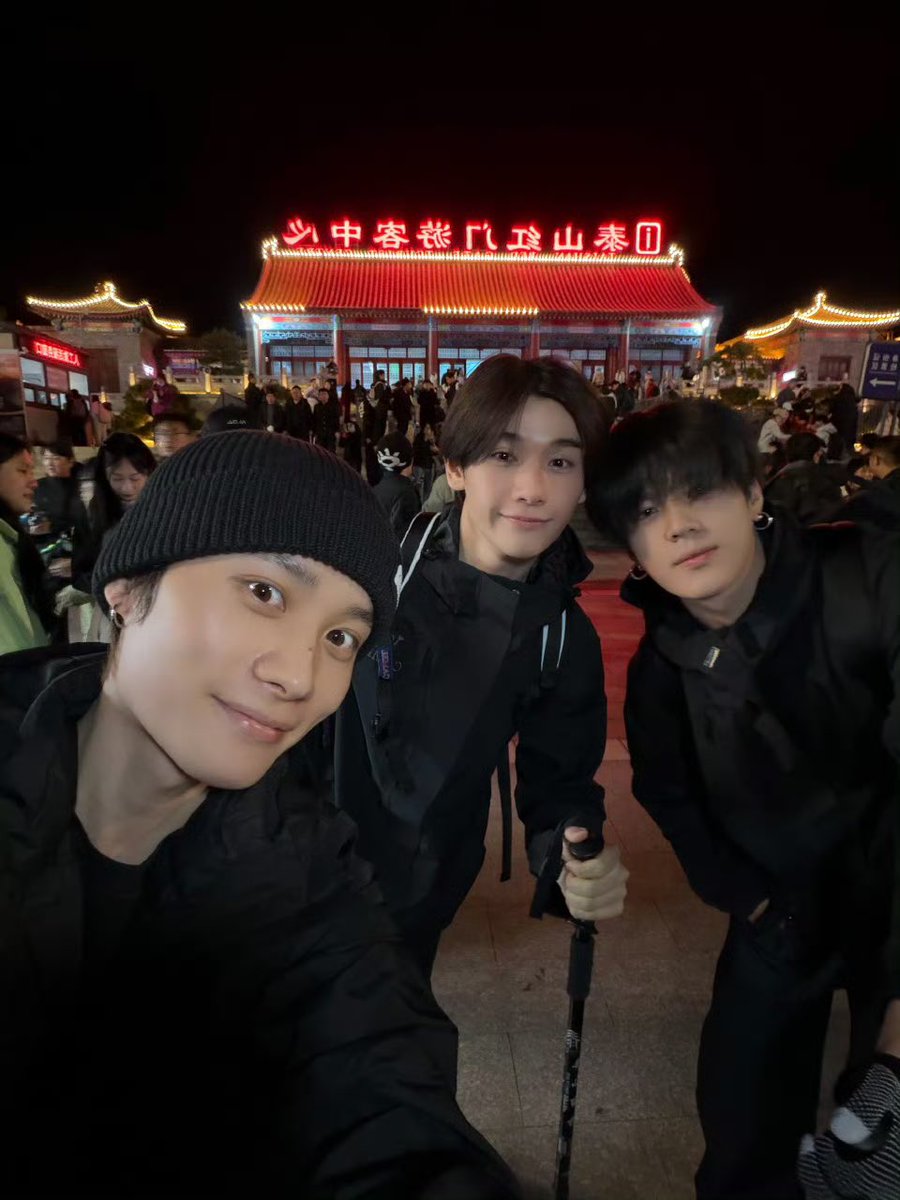 Ninnie9n's tweet image. จิ่งหลงมาลงรูปที่ถ่ายกับเพื่อนๆ มีรูปน้องนายด้วยเยอะมาก น่ารักมาก คิดถึงจิ่งจิ่วอะ 🥹

#นายท่านกรชิต #高卿尘
#GaoQingchen