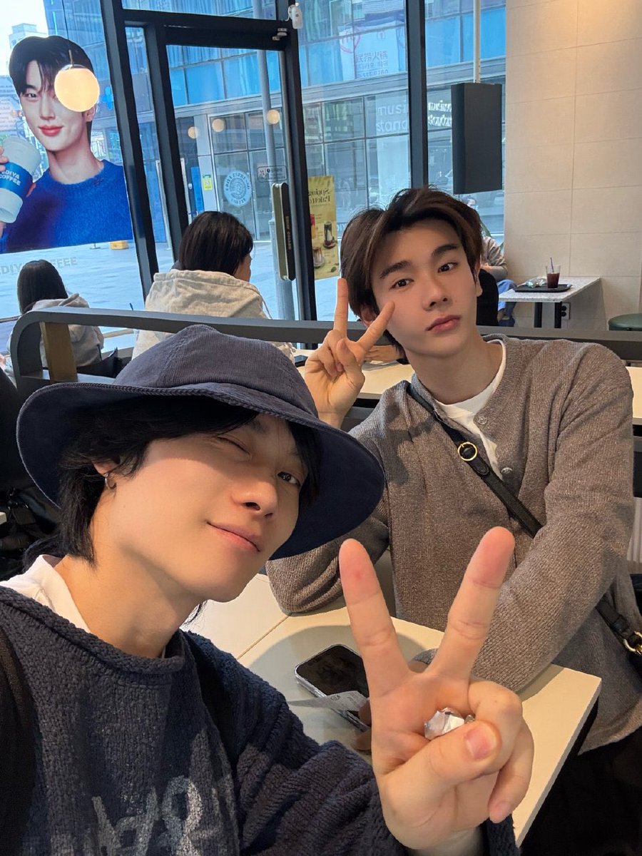 Ninnie9n's tweet image. จิ่งหลงมาลงรูปที่ถ่ายกับเพื่อนๆ มีรูปน้องนายด้วยเยอะมาก น่ารักมาก คิดถึงจิ่งจิ่วอะ 🥹

#นายท่านกรชิต #高卿尘
#GaoQingchen