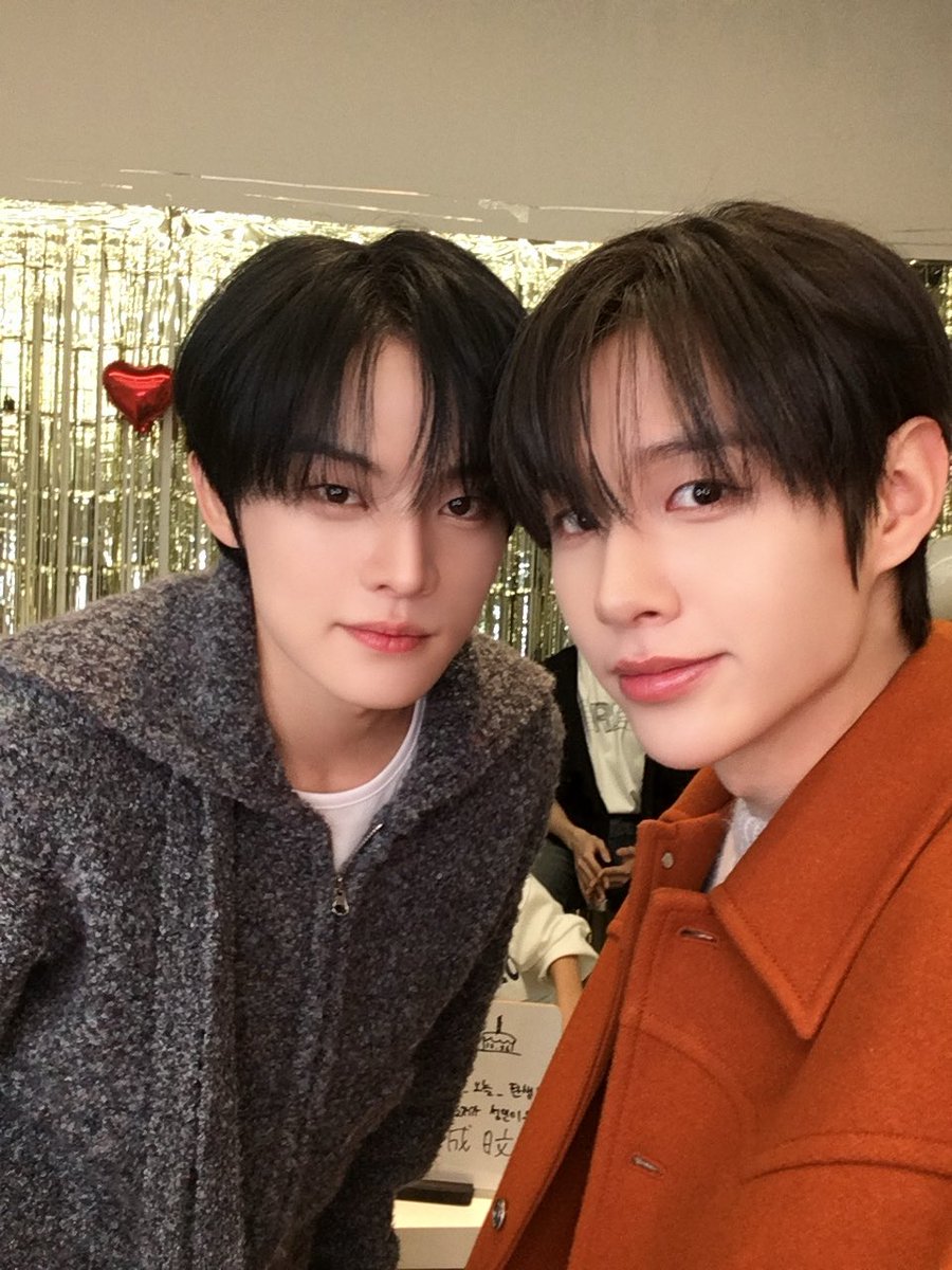 close your eyes クルユア ギョンベ ツーショット close your eyes クルユア ギョンベ ツーショット close your eyes