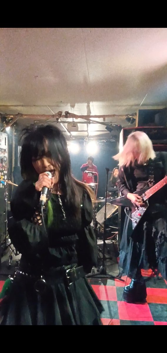 Iketjun13T's tweet image. 2025 12月26日(金)　戦国大統領
五臓六腑　Asoさんラストステージ

久々の五臓六腑やったけど！フロアーステージと言う事も有ってアグレッシブなテンション上がるライブやった🎶
Asoさん長い間ホンマにお疲れ様でした。また落ち着いたらIDOLのライブ、一緒に行きましょね😆