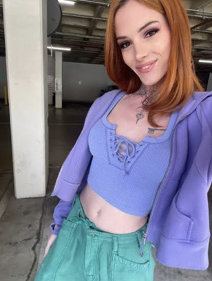 palkamonika855's tweet image. Wishing you all a very transgender Christmas and happy new year in advance 🍆