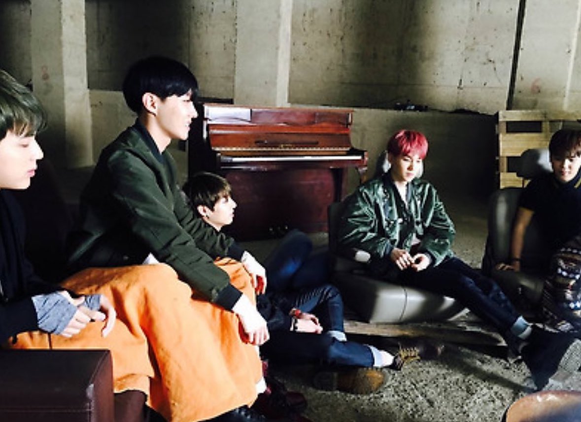 taeguide's tweet image. Taehyung has posted pictures and videos from BTS’ I Need U era on Fancafe 

🐯: Everyone we have finally made our debut with I Need U and is our first show is in a little bit please show us lots of love