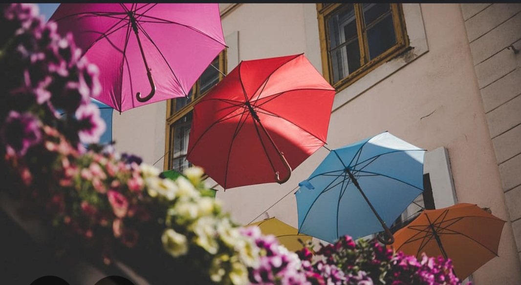 Bir gün seni unutmak zorunda kalırsam
Aşkımın küçüklüğüne değil çaresizliğimin büyüklüğüne inan...

• Attila İlhan