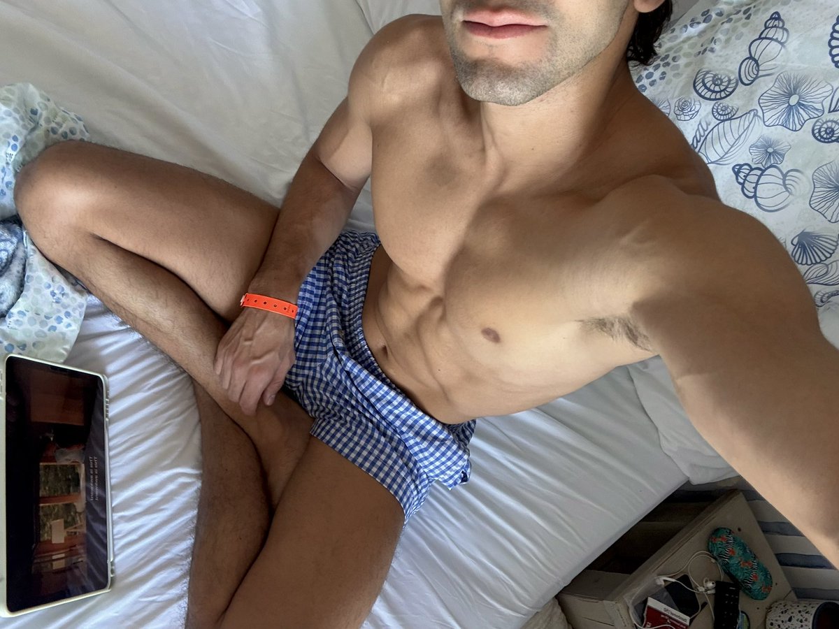 small pause from the family vacation to watch Ilya and Shane