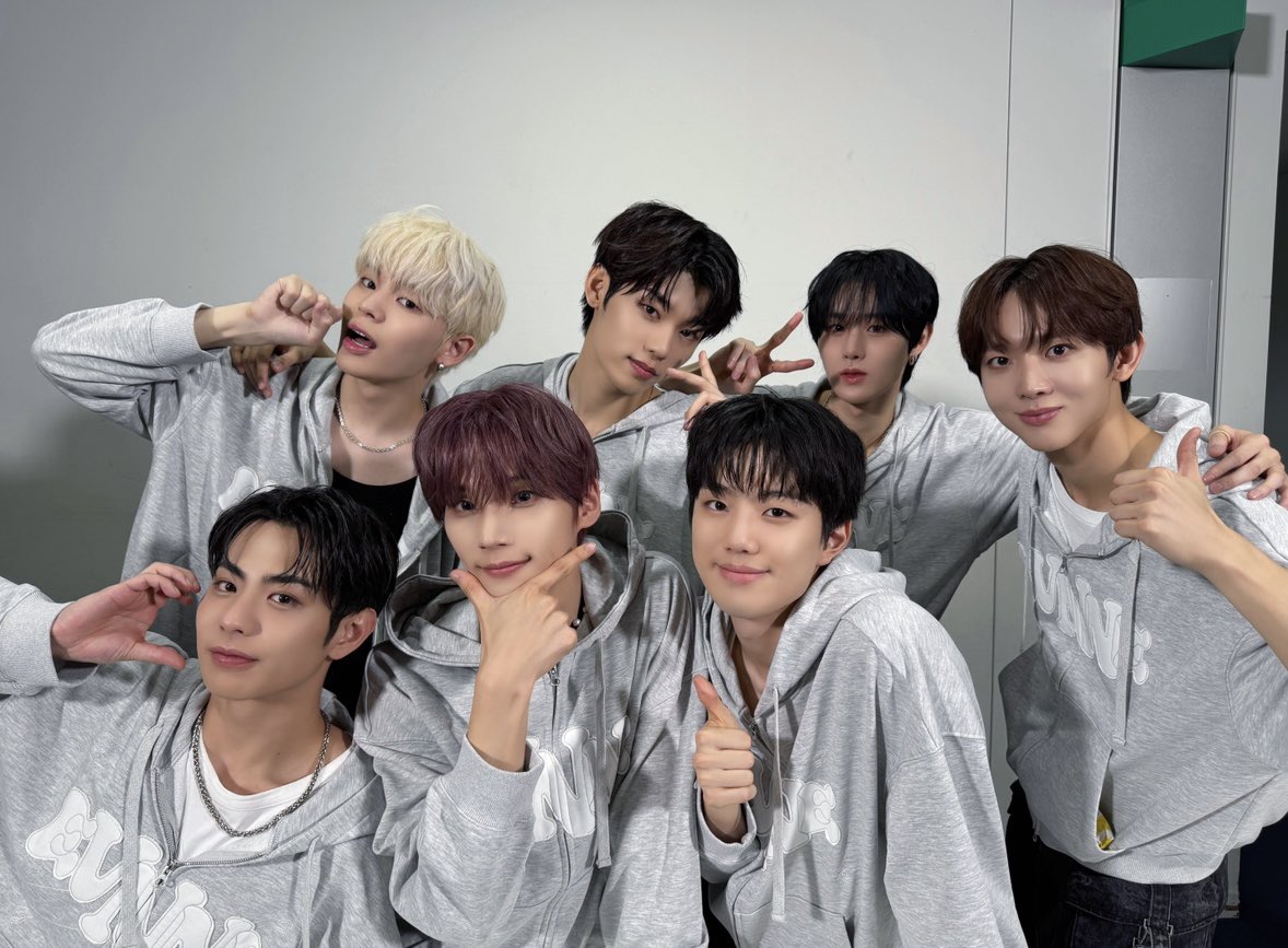 アイドル EVNNE OUR EVNNEing 2025-2026 EVNNE FANMEETING 'OUR EVNNEing'」オフィシャルグッズ販売